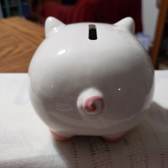 Look at this cute face.. Cute Ceramic Piggy Bank from Ireland. - Picture 3 of 7